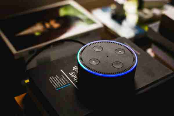 ¿Qué hace Alexa, el asistente de voz de Amazon? · CompraMejor.es